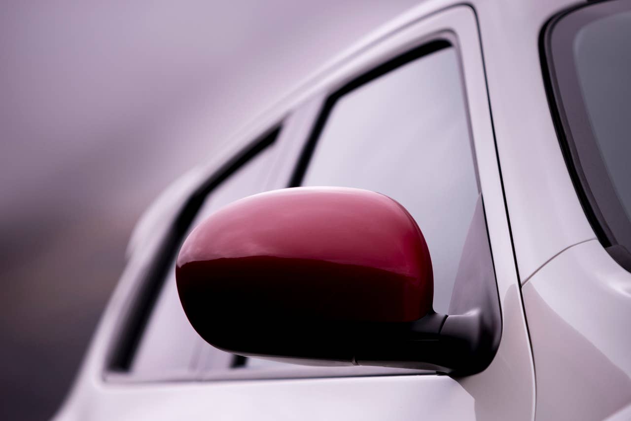 2013 Nissan Juke Nismo side view mirrors