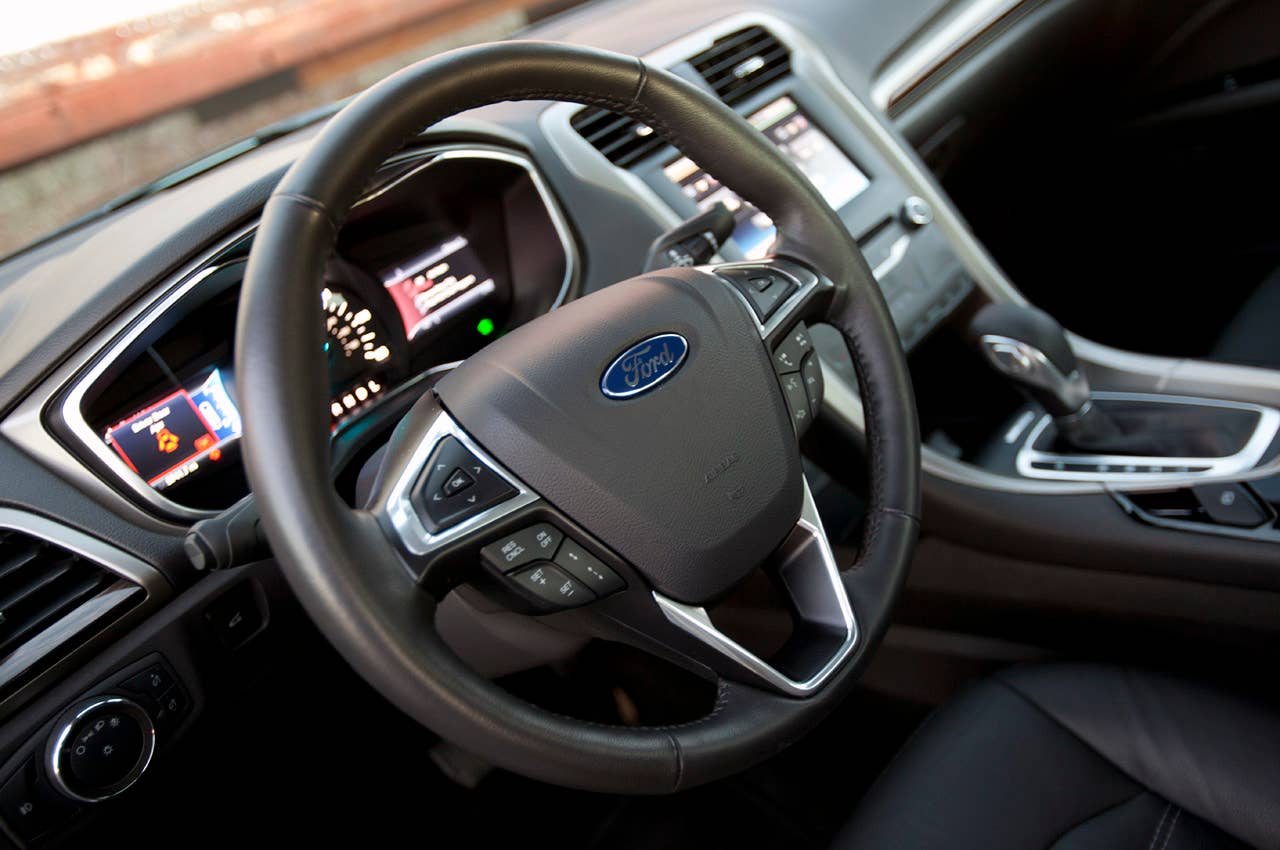 2013 Ford Fusion Hybrid SE steering wheel