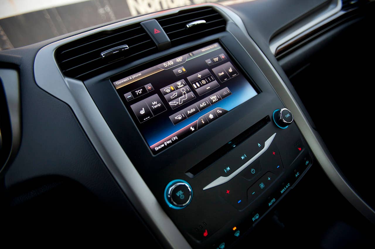 2013 Ford Fusion Hybrid SE instrument panel