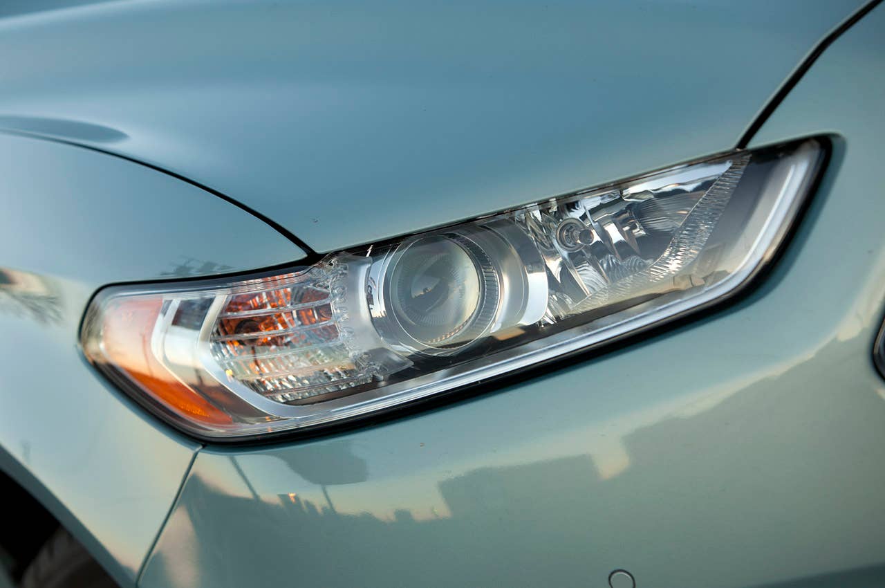 2013 Ford Fusion Hybrid SE headlight