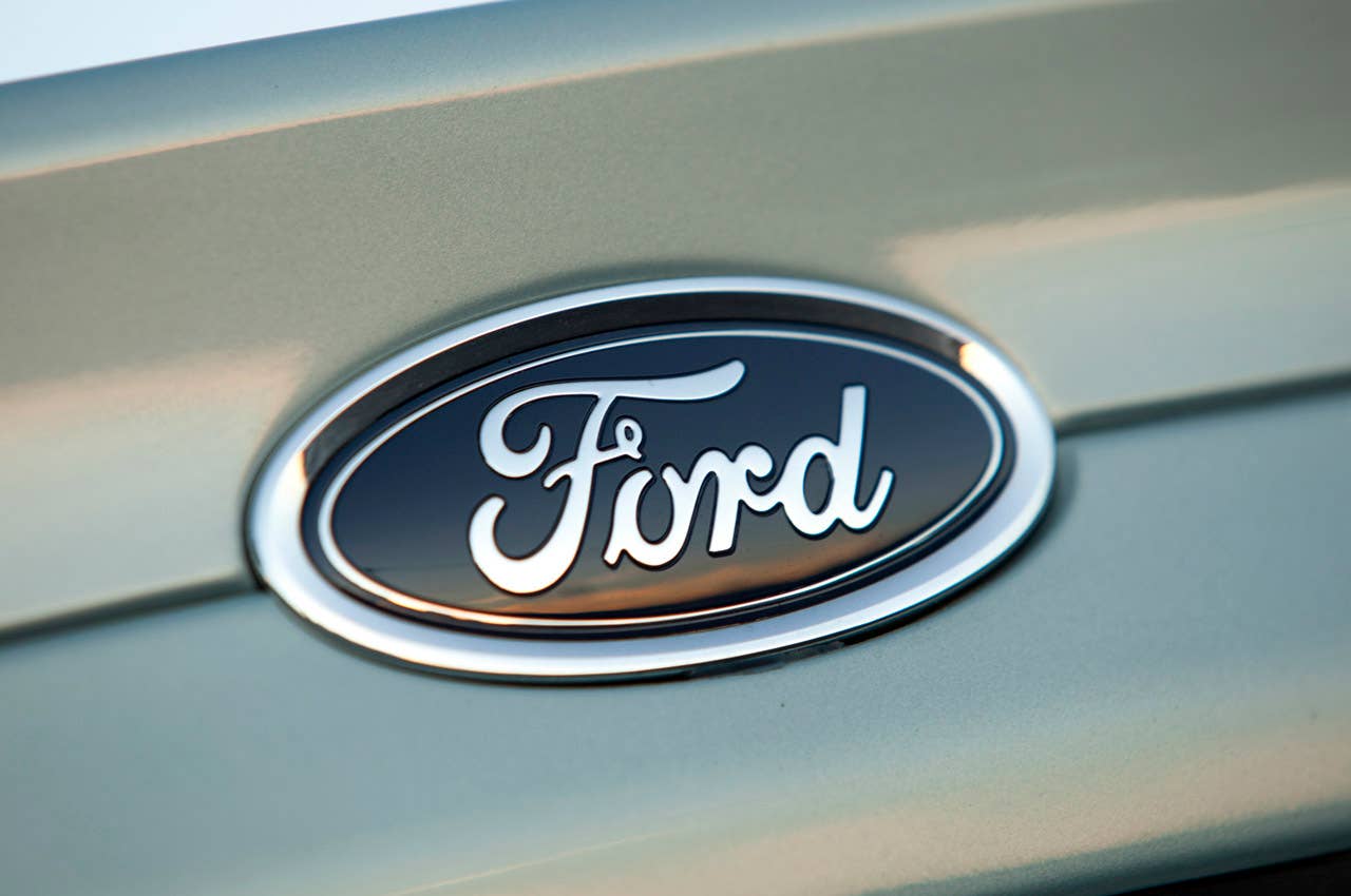 2013 Ford Fusion Hybrid SE logo