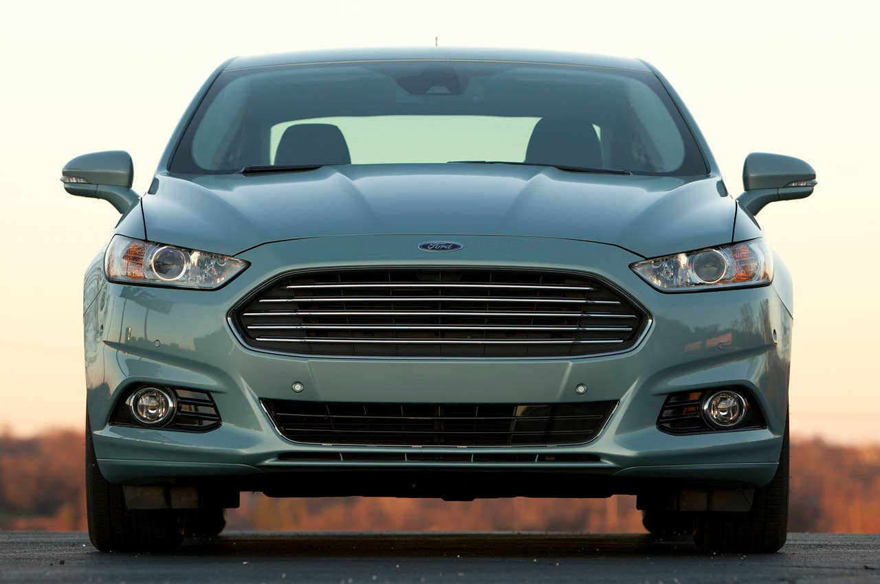 2013 Ford Fusion Hybrid SE front view