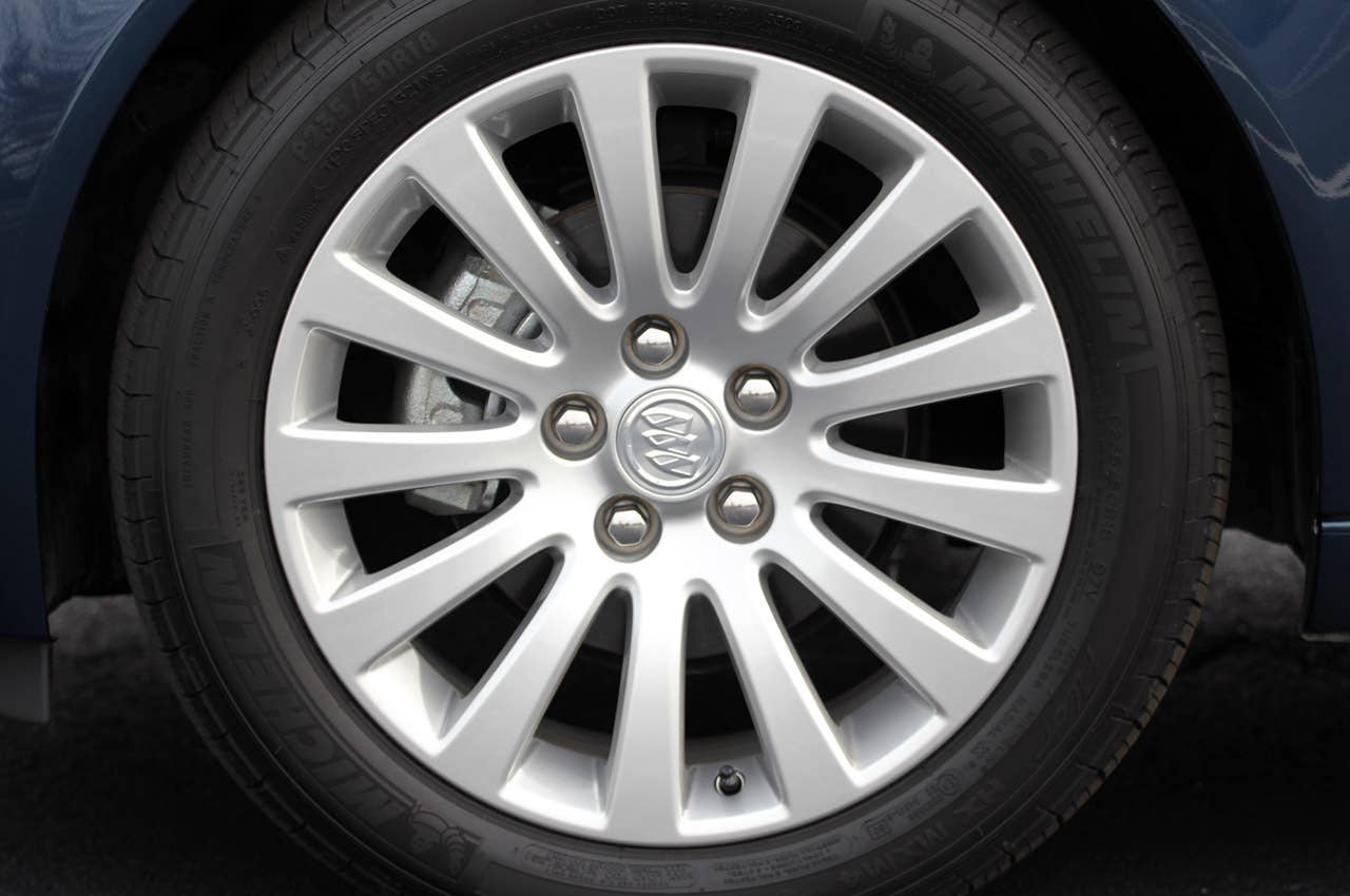2011 Buick Regal CXL wheel
