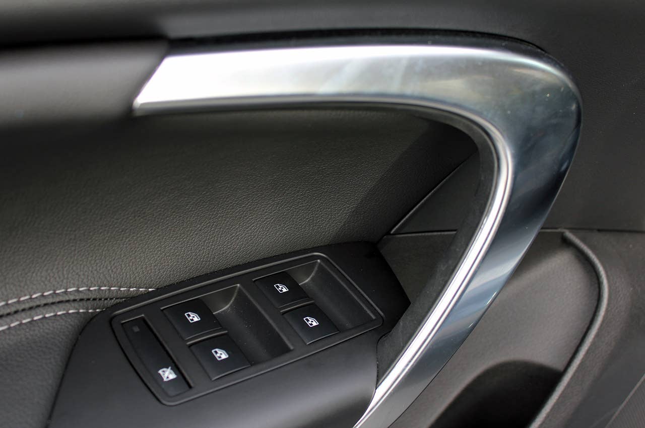 2011 Buick Regal CXL door controls