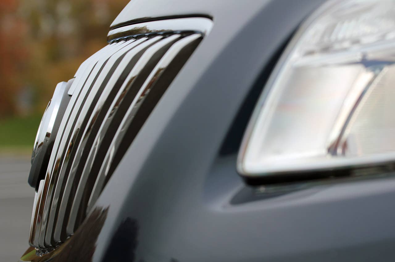 2011 Buick Regal CXL front detail