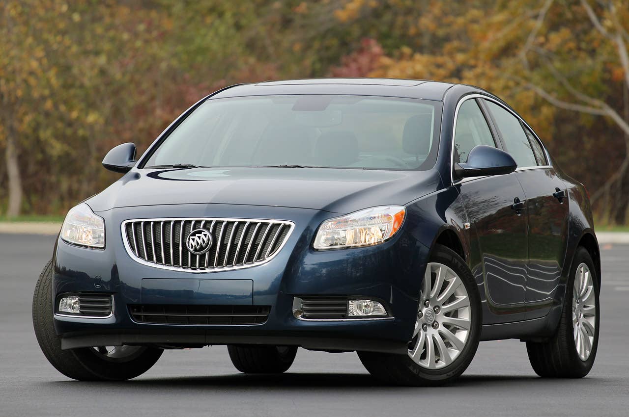 2011 Buick Regal CXL front 3/4 view