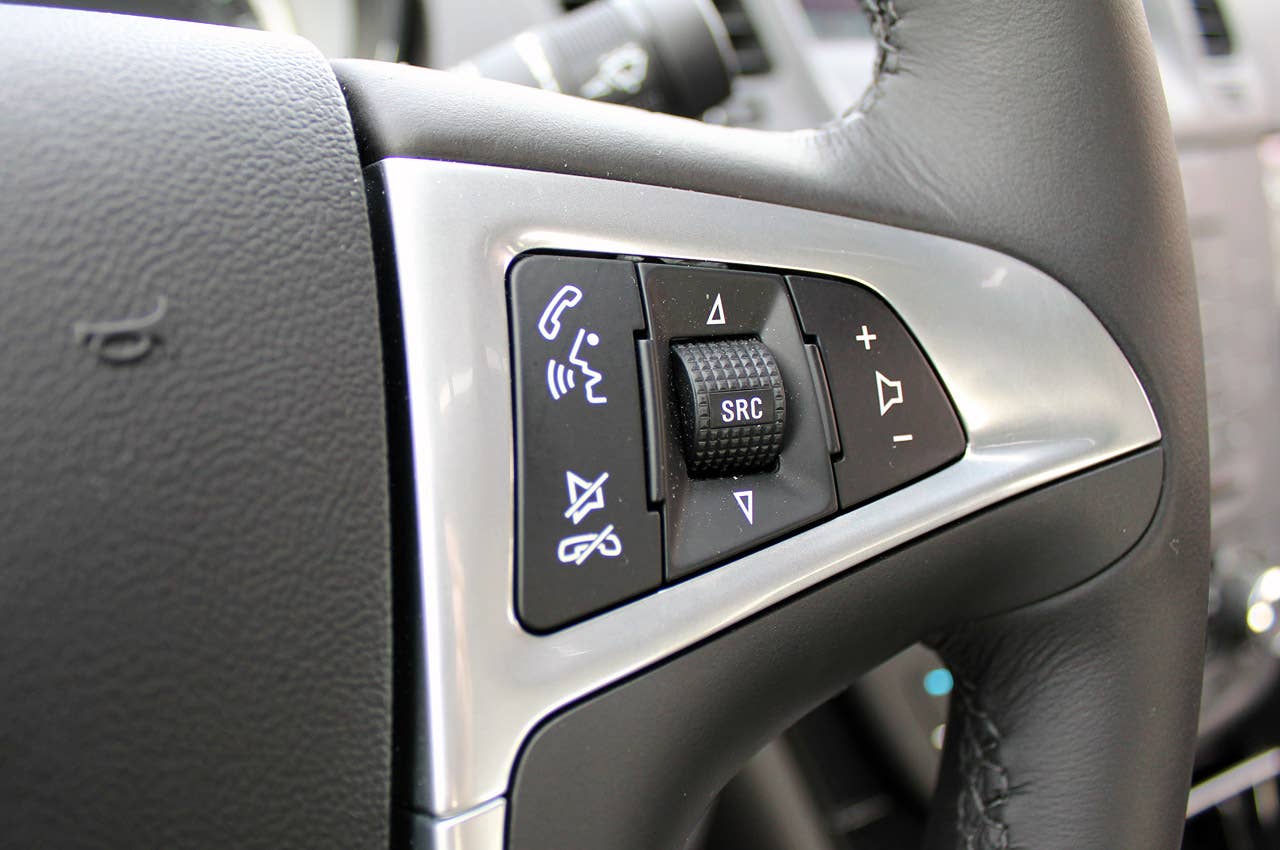 2011 Buick Regal CXL steering wheel controls