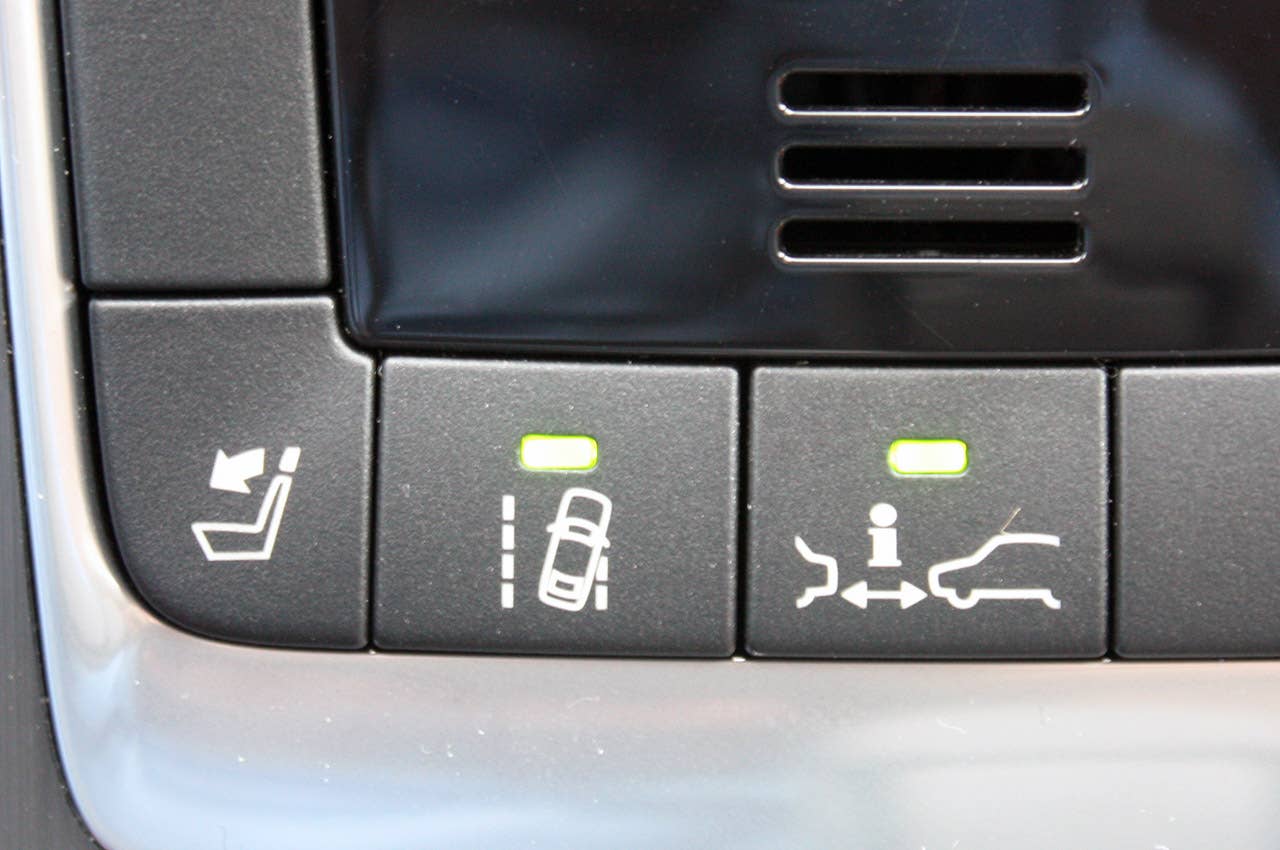 2011 Volvo S60 interior