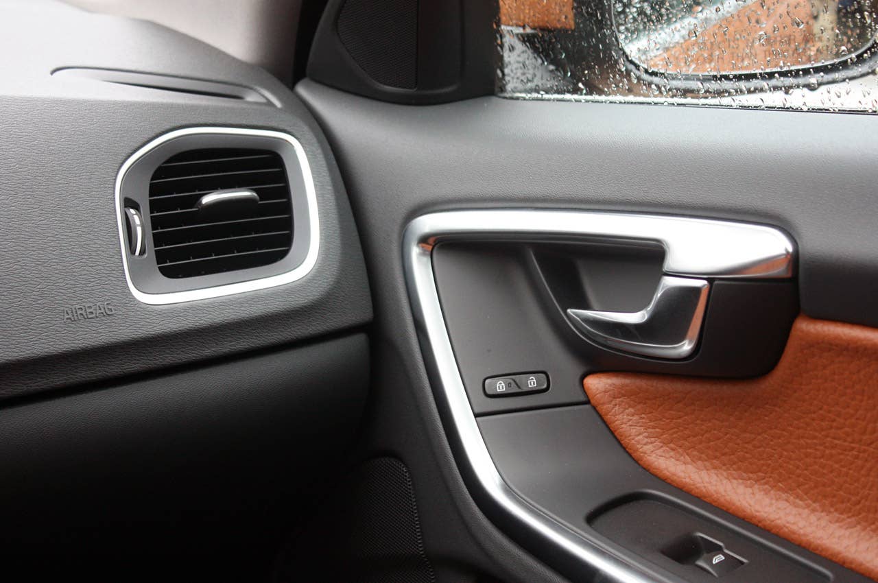 2011 Volvo S60 interior