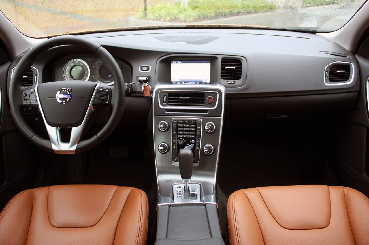 2011 Volvo S60 interior