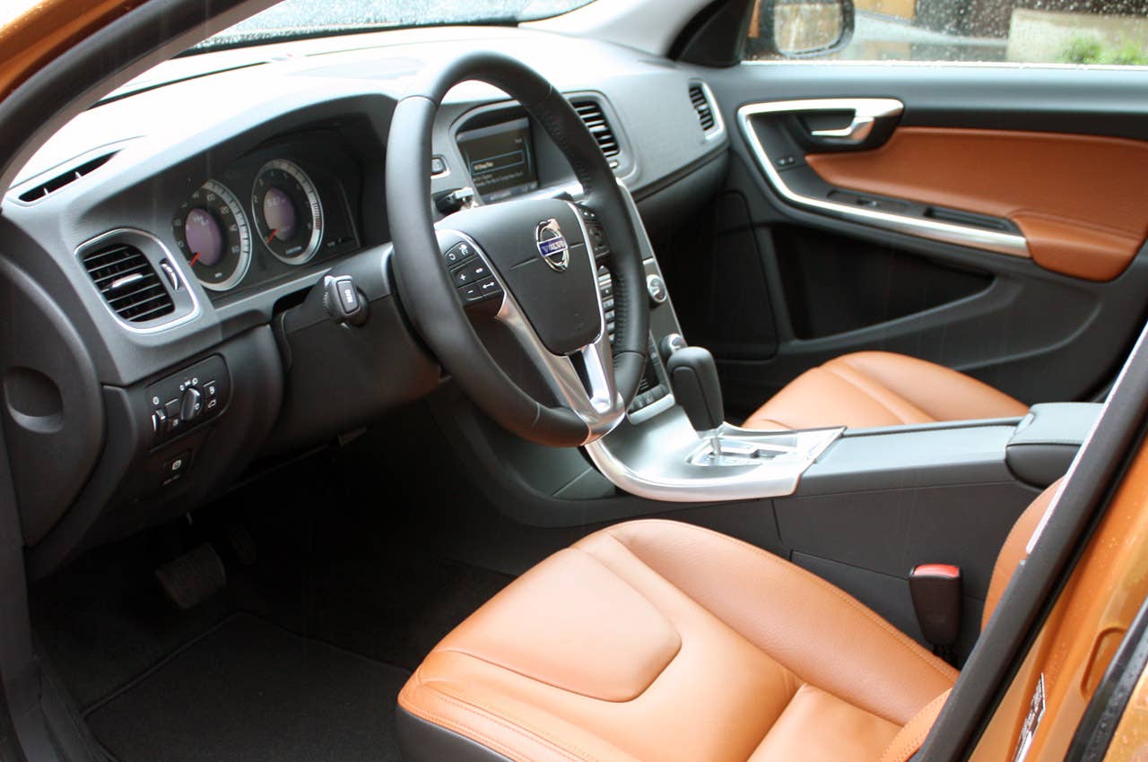 2011 Volvo S60 interior