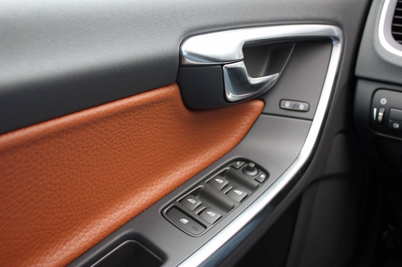 2011 Volvo S60 interior