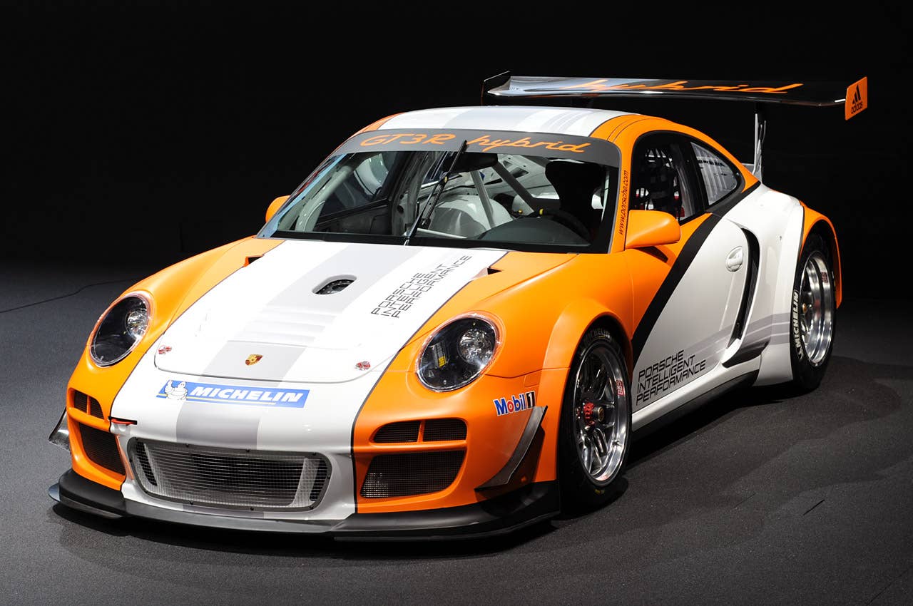 ポルシェPORSCHE SUPER GT300 2010 Geneva 2010: Porsche 911 GT3 R Hybrid is not to be overlooked