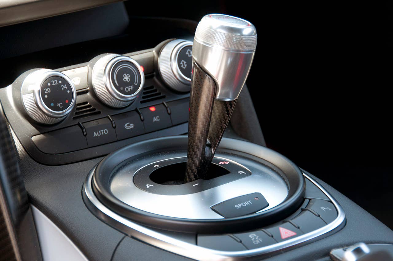2012 Audi R8 GT shifter