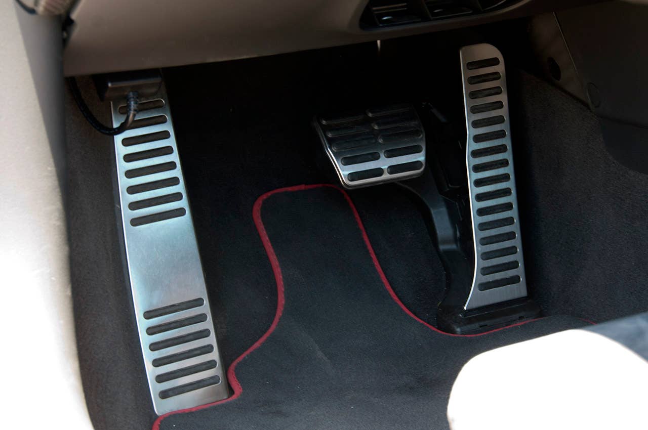2012 Audi R8 GT pedals