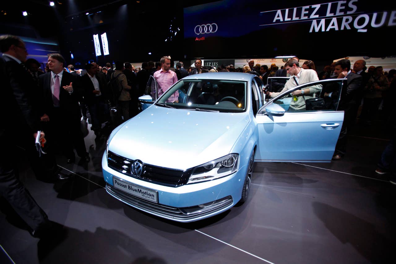 2011 Volkswagen Passat front 3/4
