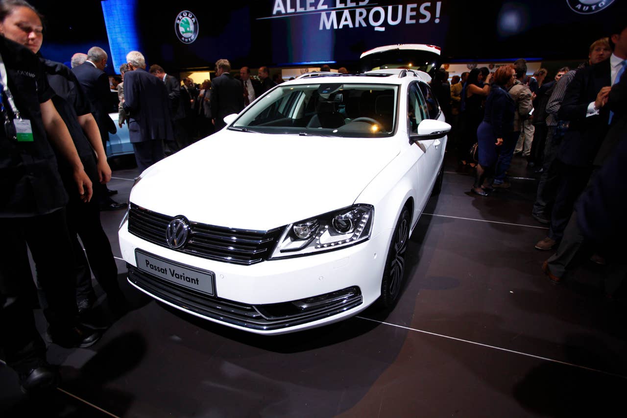 2011 Volkswagen Passat front 3/4