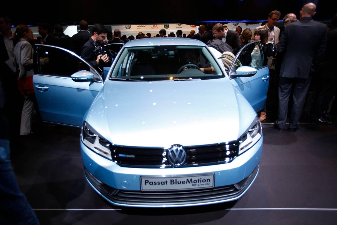 2011 Volkswagen Passat front