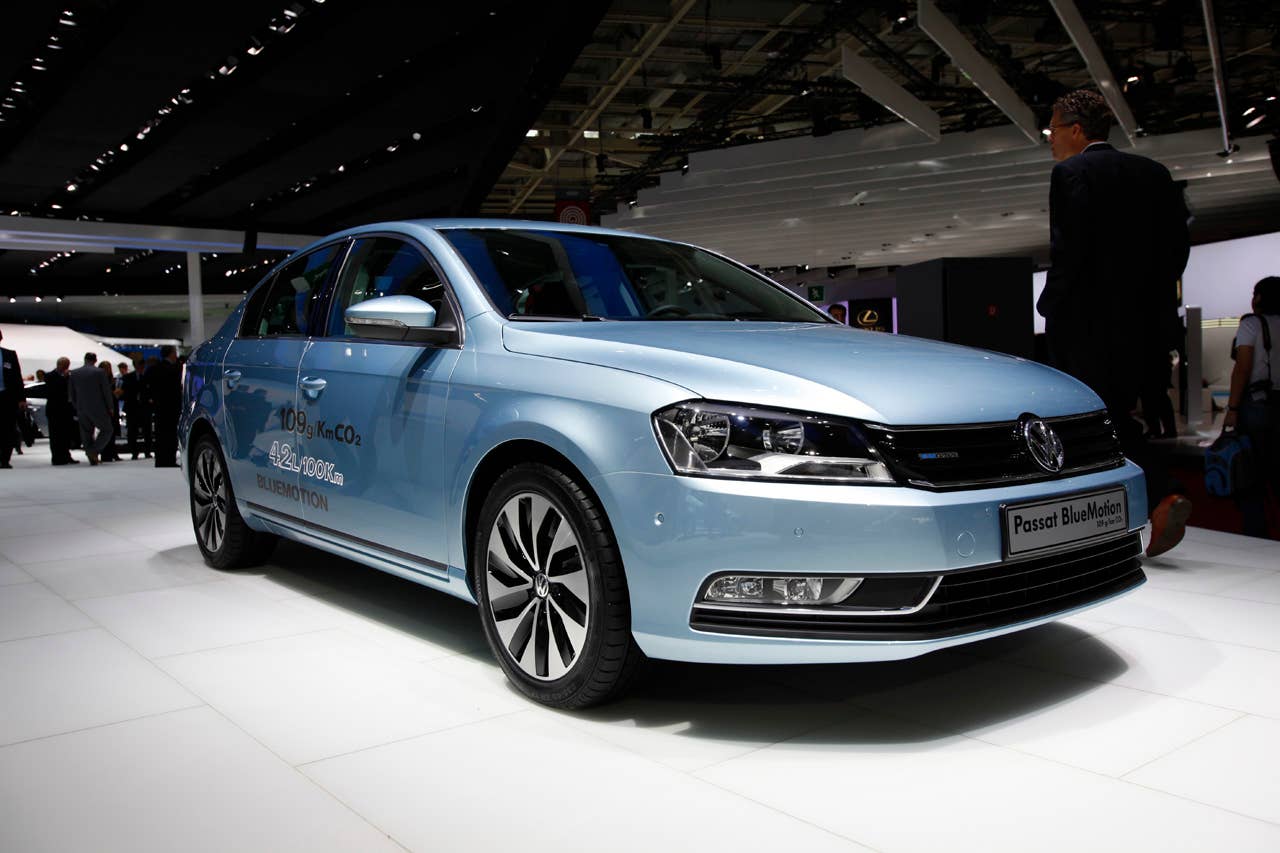 2011 Volkswagen Passat Front 3/4
