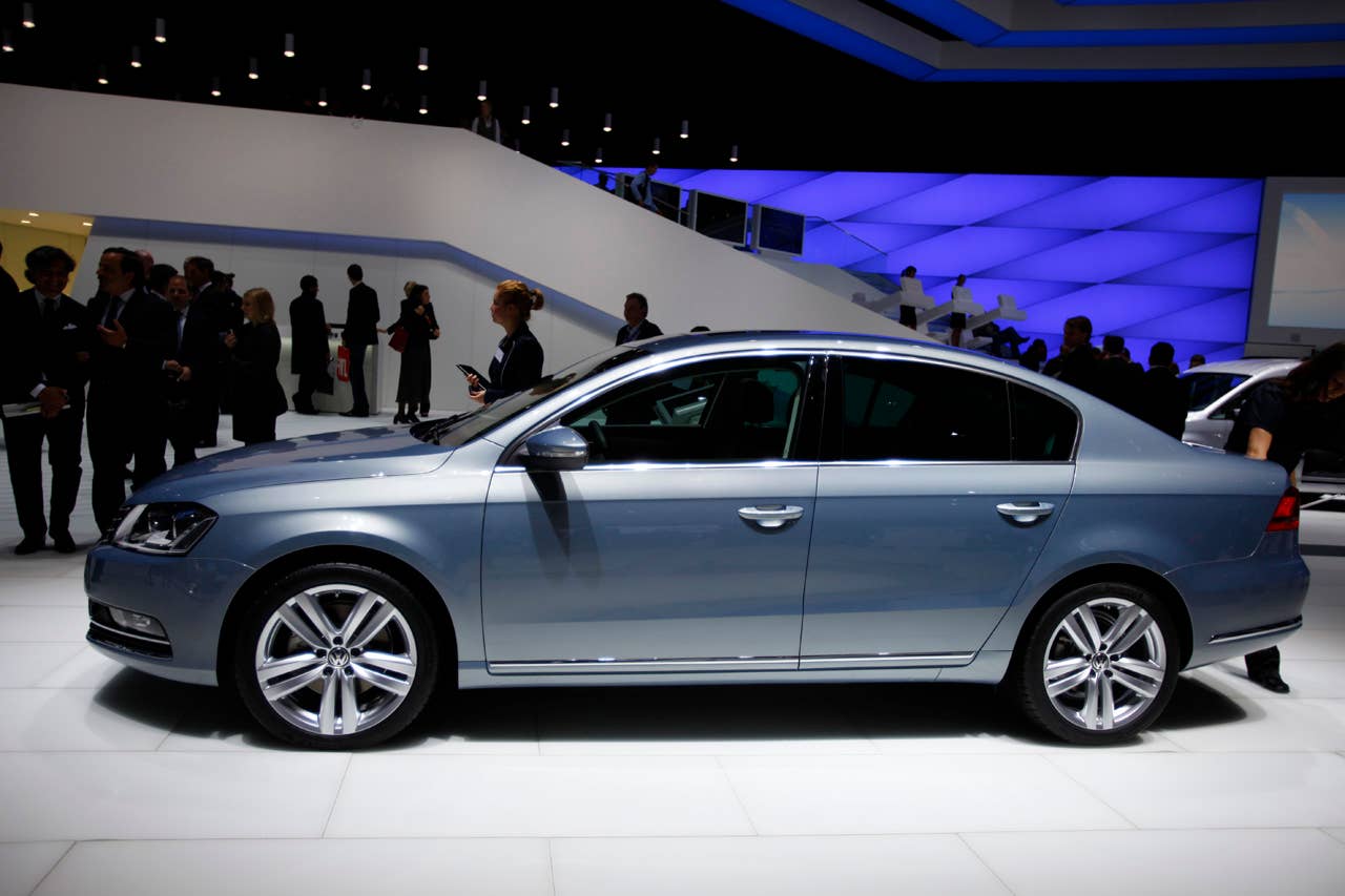 2011 Volkswagen Passat side