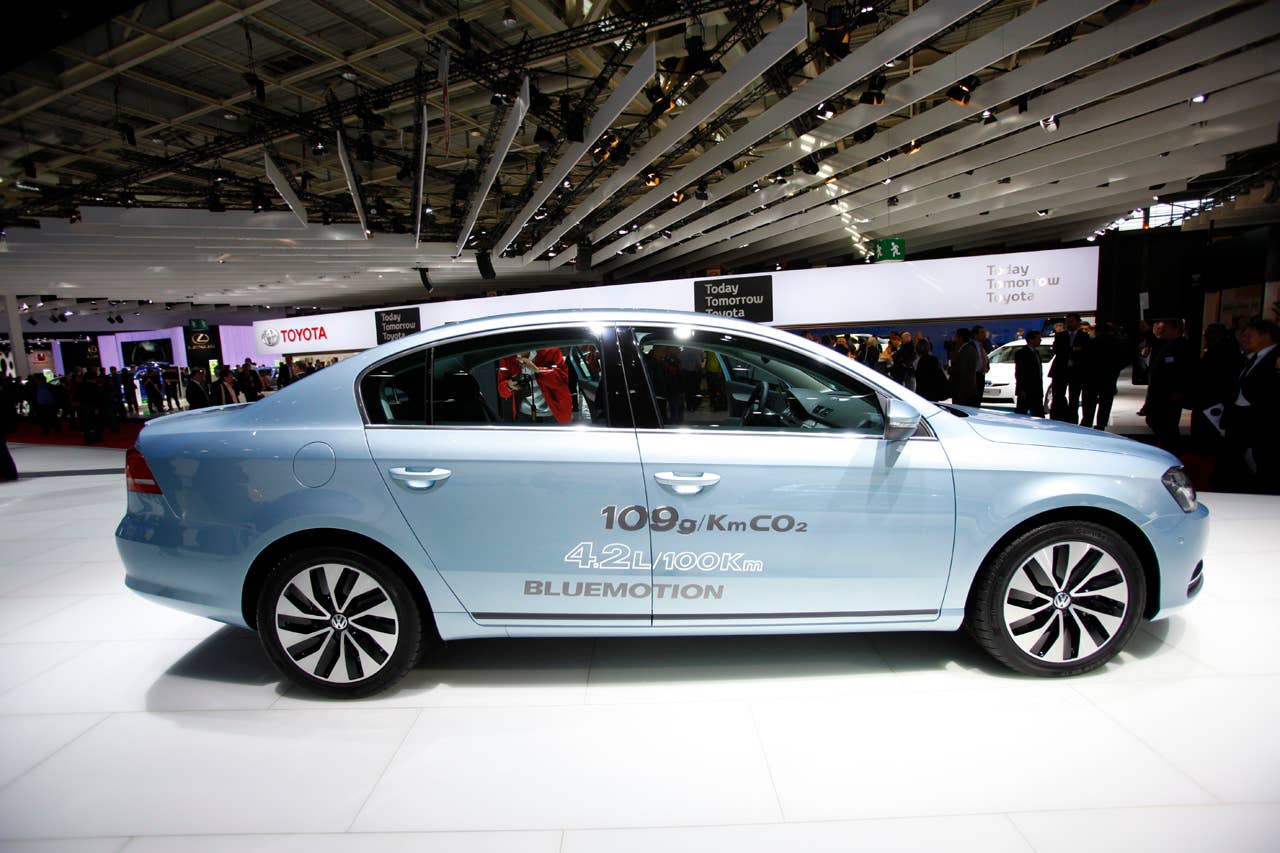 2011 Volkswagen Passat Side