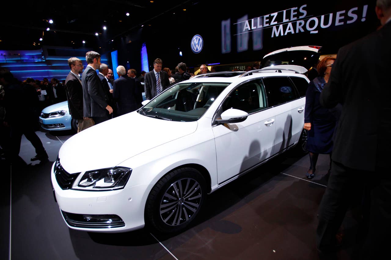 2011 Volkswagen Passat front 3/4