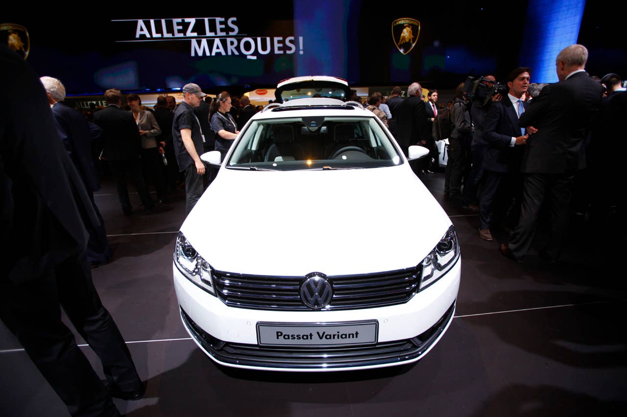 2011 Volkswagen Passat front