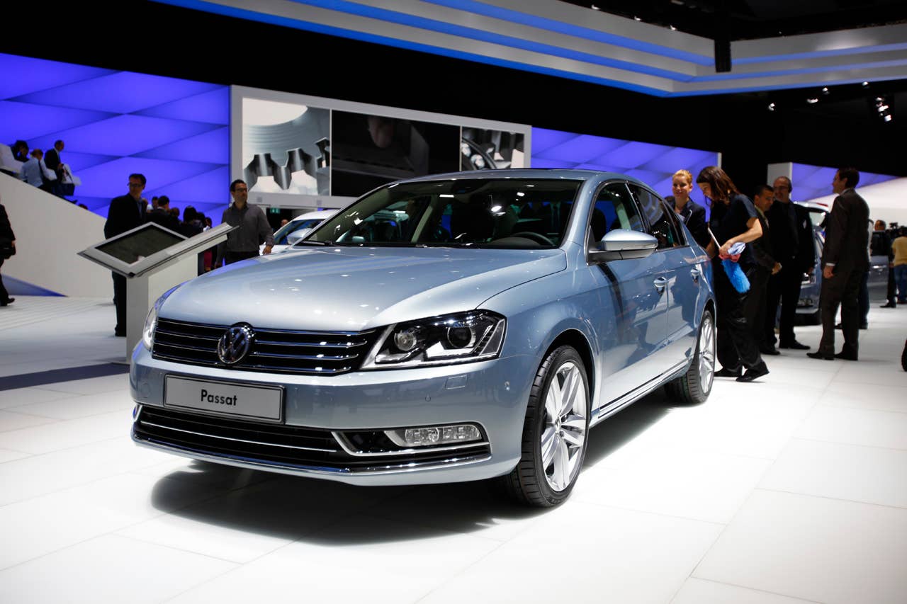 2011 Volkswagen Passat front 3/4