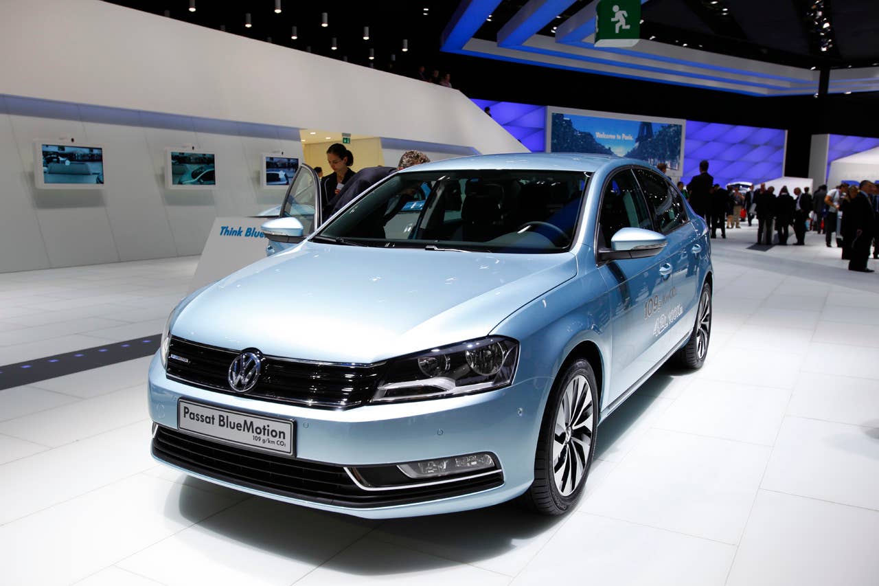 2011 Volkswagen Passat Front 3/4