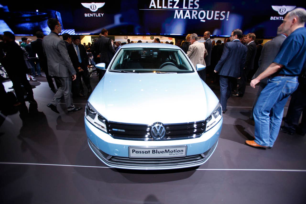2011 Volkswagen Passat front