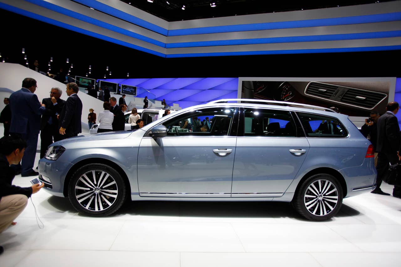 2011 Volkswagen Passat Wagon side
