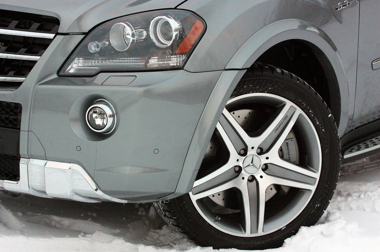 2011 Mercedes-Benz ML63 AMG front detail