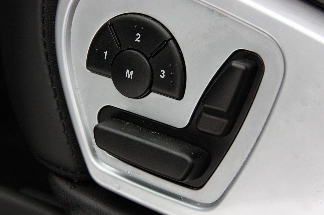 2011 Mercedes-Benz ML63 AMG seat controls