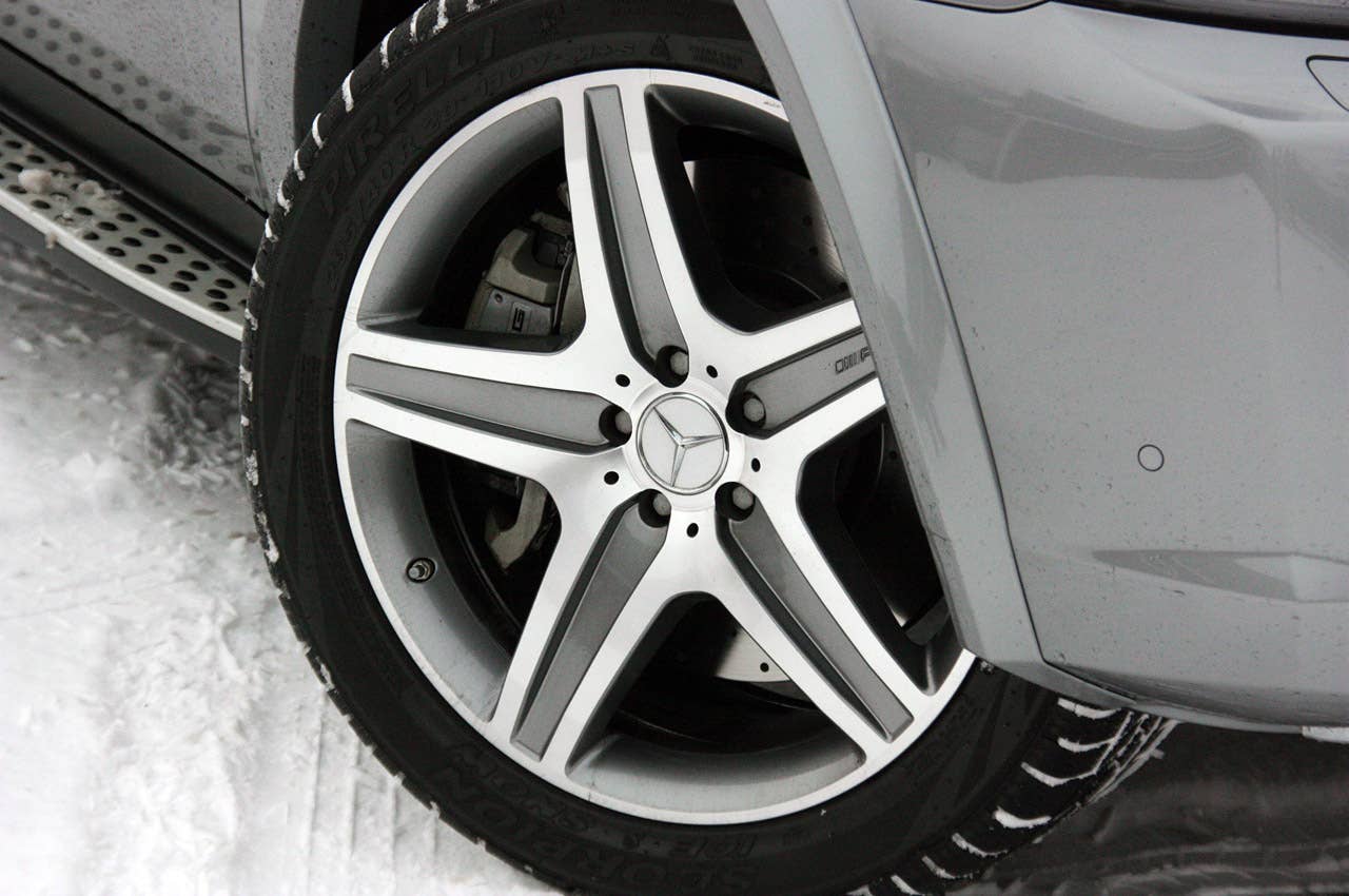2011 Mercedes-Benz ML63 AMG wheel