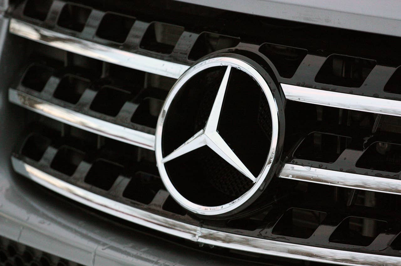 2011 Mercedes-Benz ML63 AMG grille