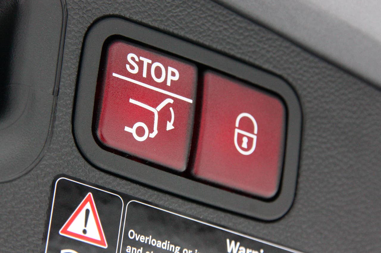 2011 Mercedes-Benz ML63 AMG lift gate button