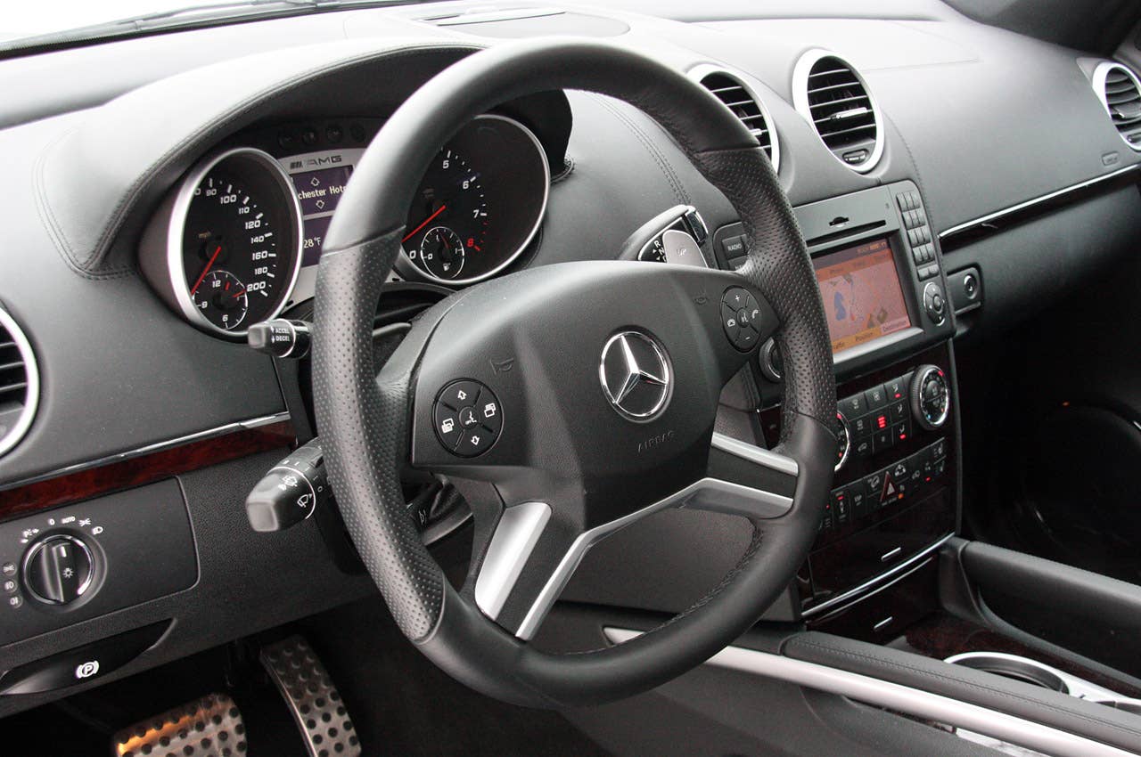 2011 Mercedes-Benz ML63 AMG steering wheel