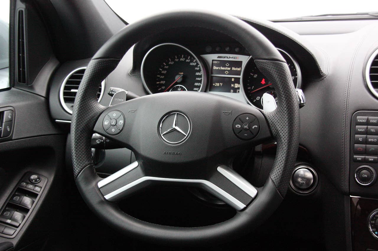 2011 Mercedes-Benz ML63 AMG steering wheel