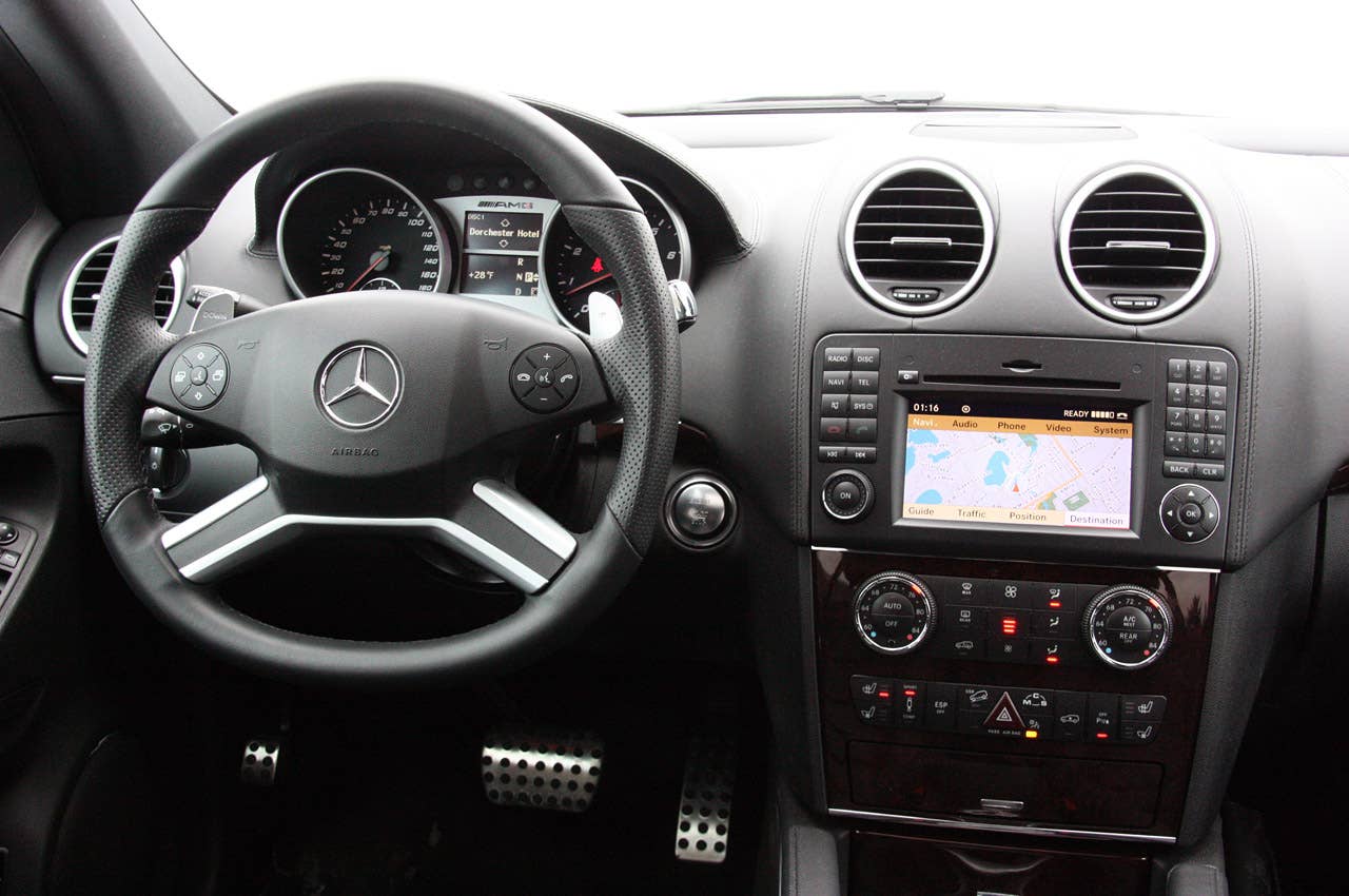 2011 Mercedes-Benz ML63 AMG interior