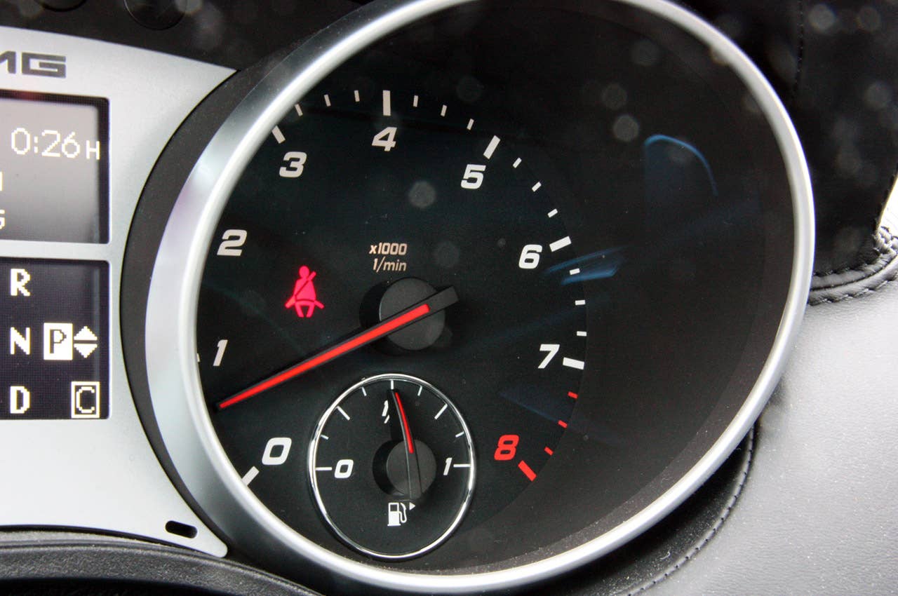 2011 Mercedes-Benz ML63 AMG tachometer