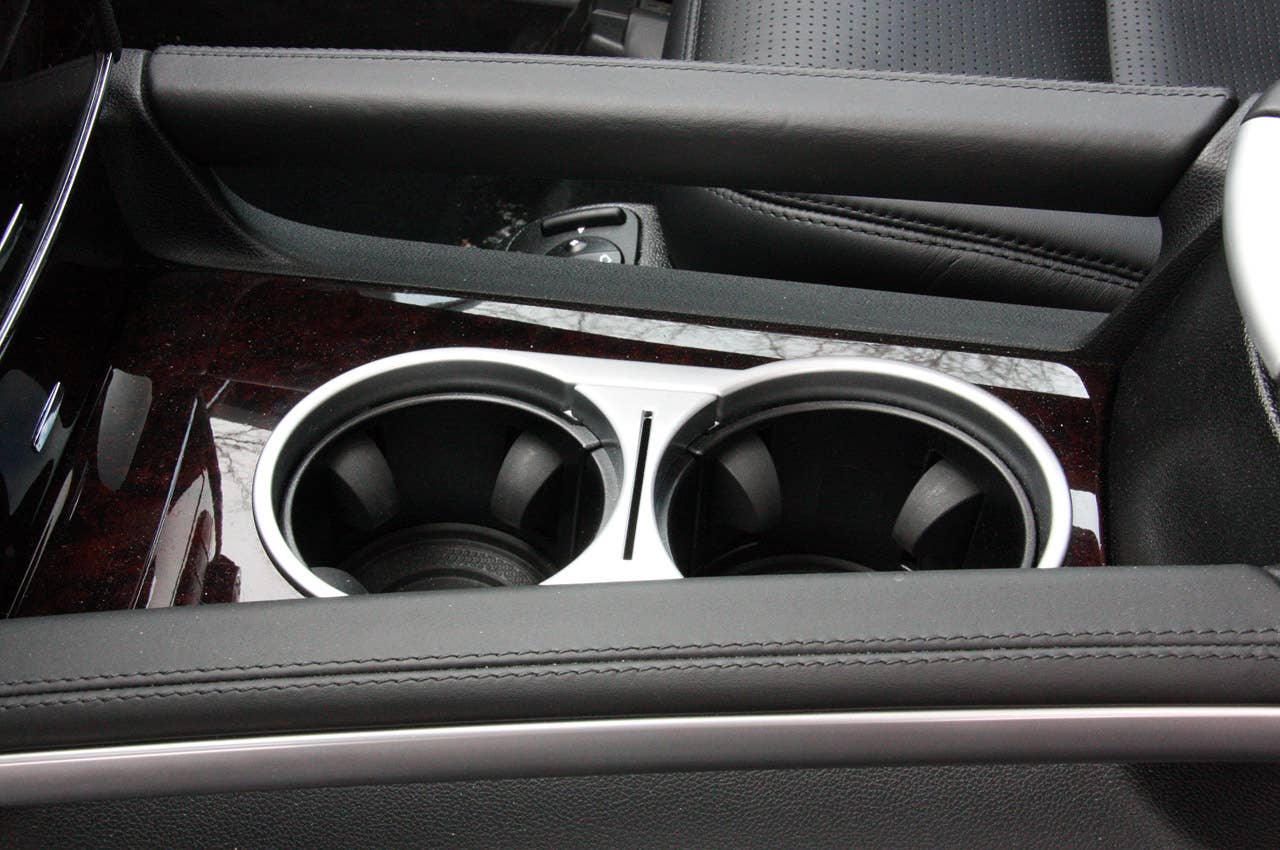 2011 Mercedes-Benz ML63 AMG cup holders