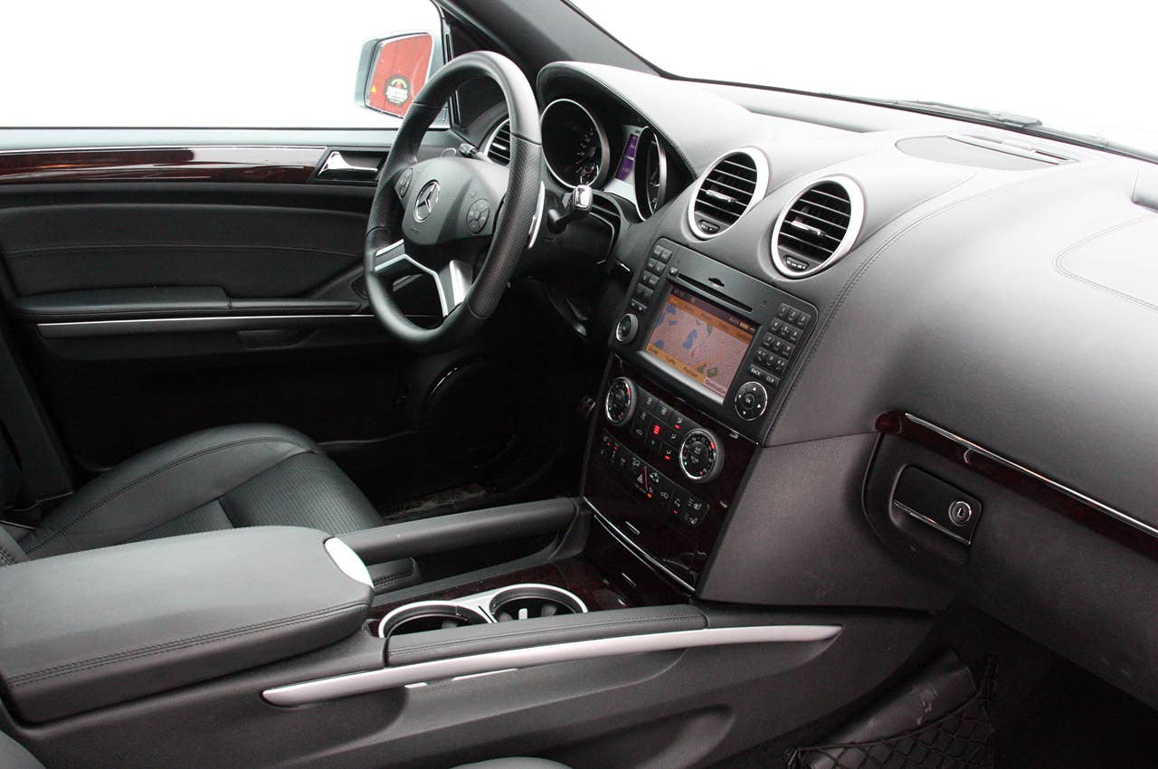 2011 Mercedes-Benz ML63 AMG interior