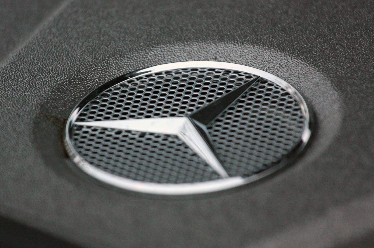 2011 Mercedes-Benz ML63 AMG engine logo