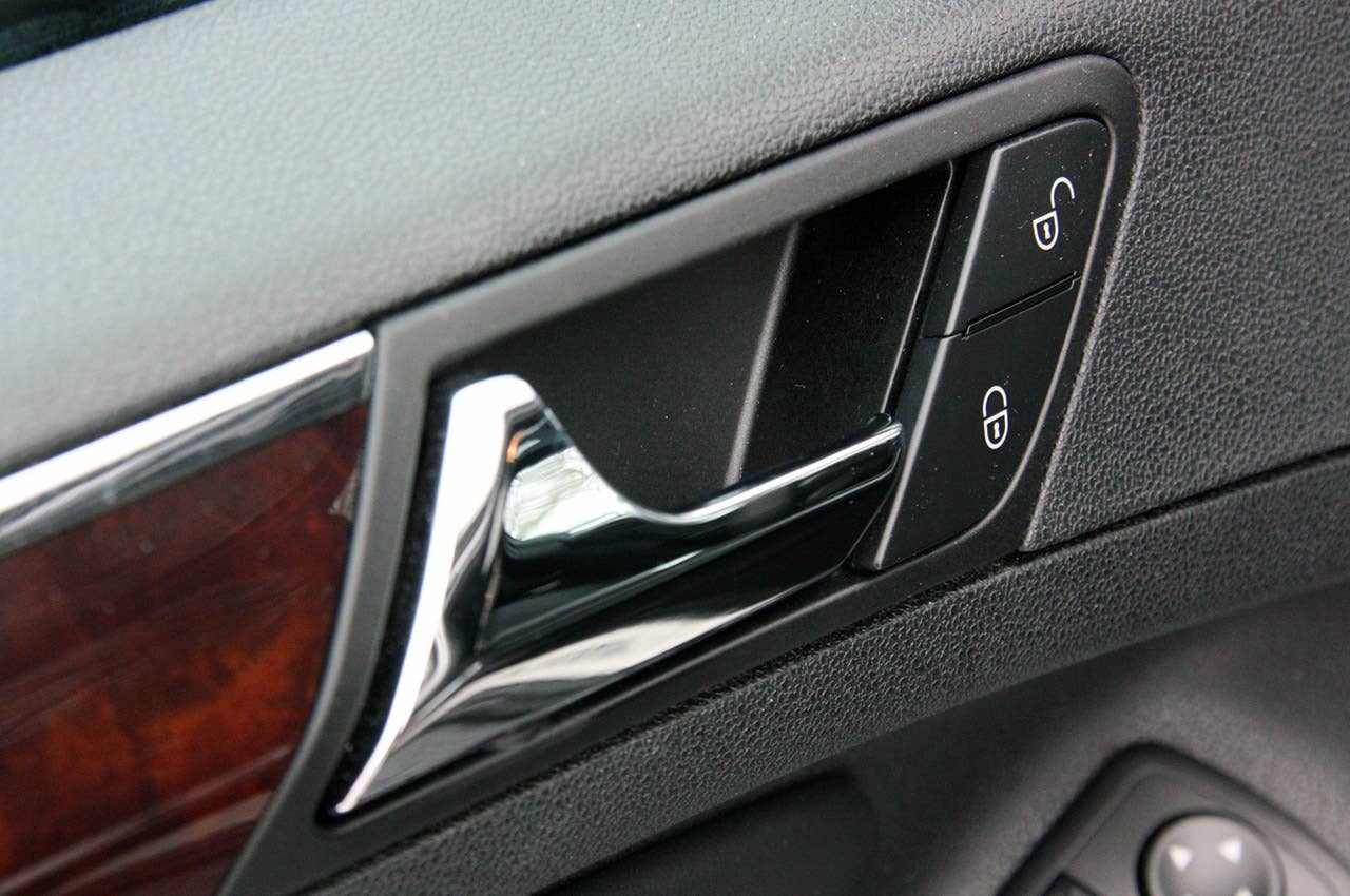 2011 Mercedes-Benz ML63 AMG door handle
