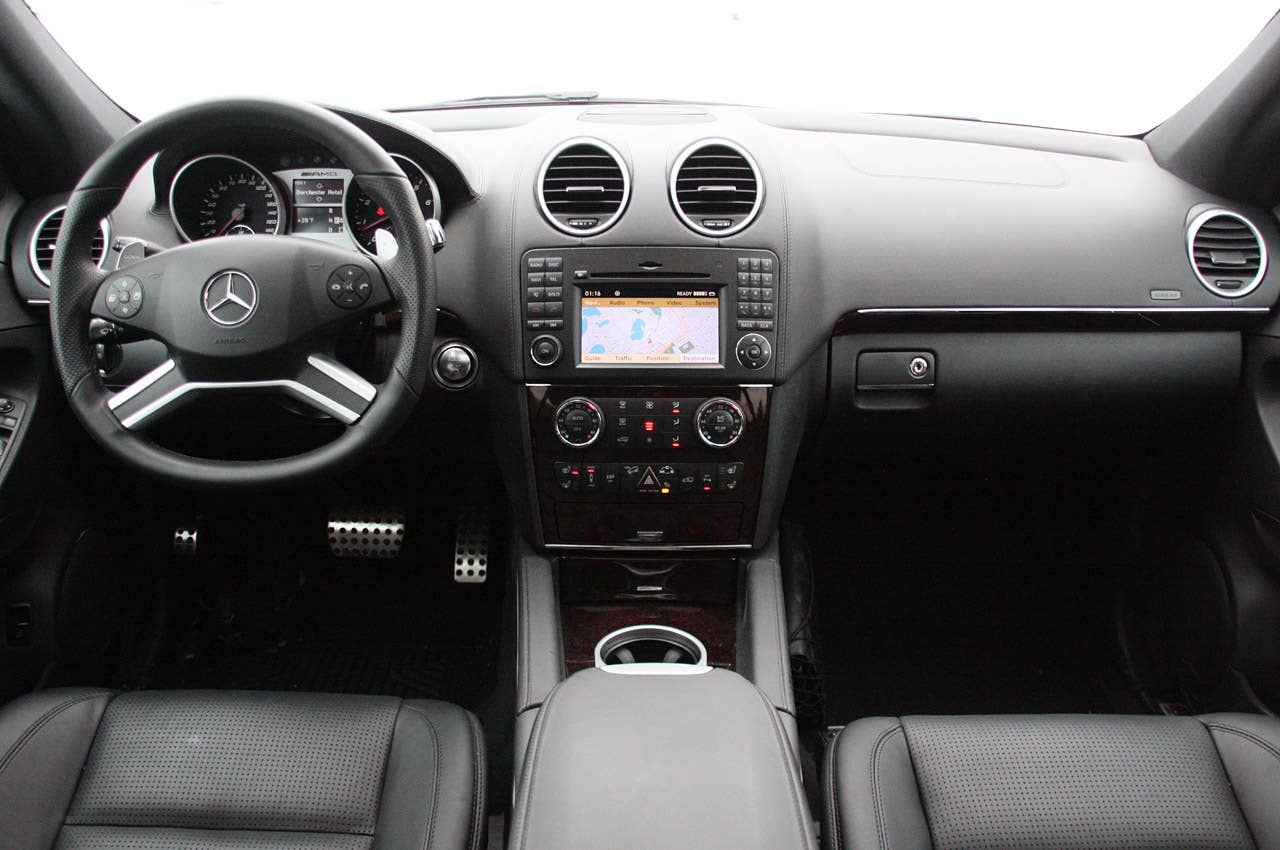 2011 Mercedes-Benz ML63 AMG interior