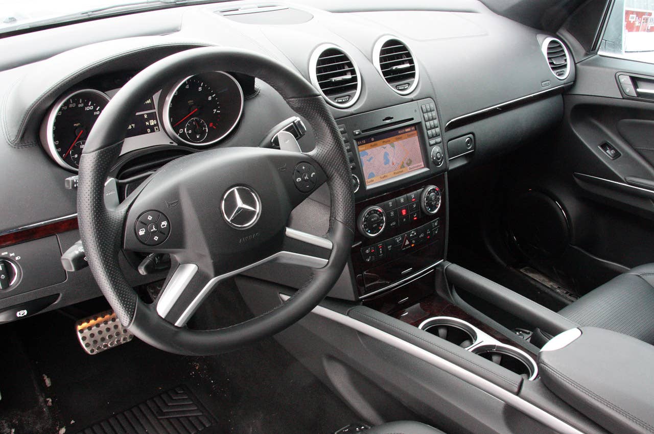 2011 Mercedes-Benz ML63 AMG interior