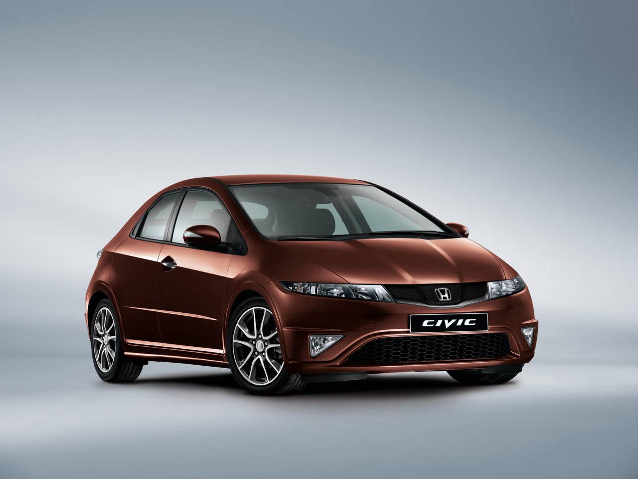2011 Honda Civic (UK) front 3/4