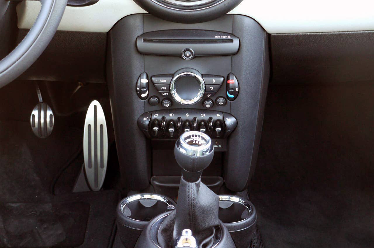 2011 Mini Cooper instrument panel