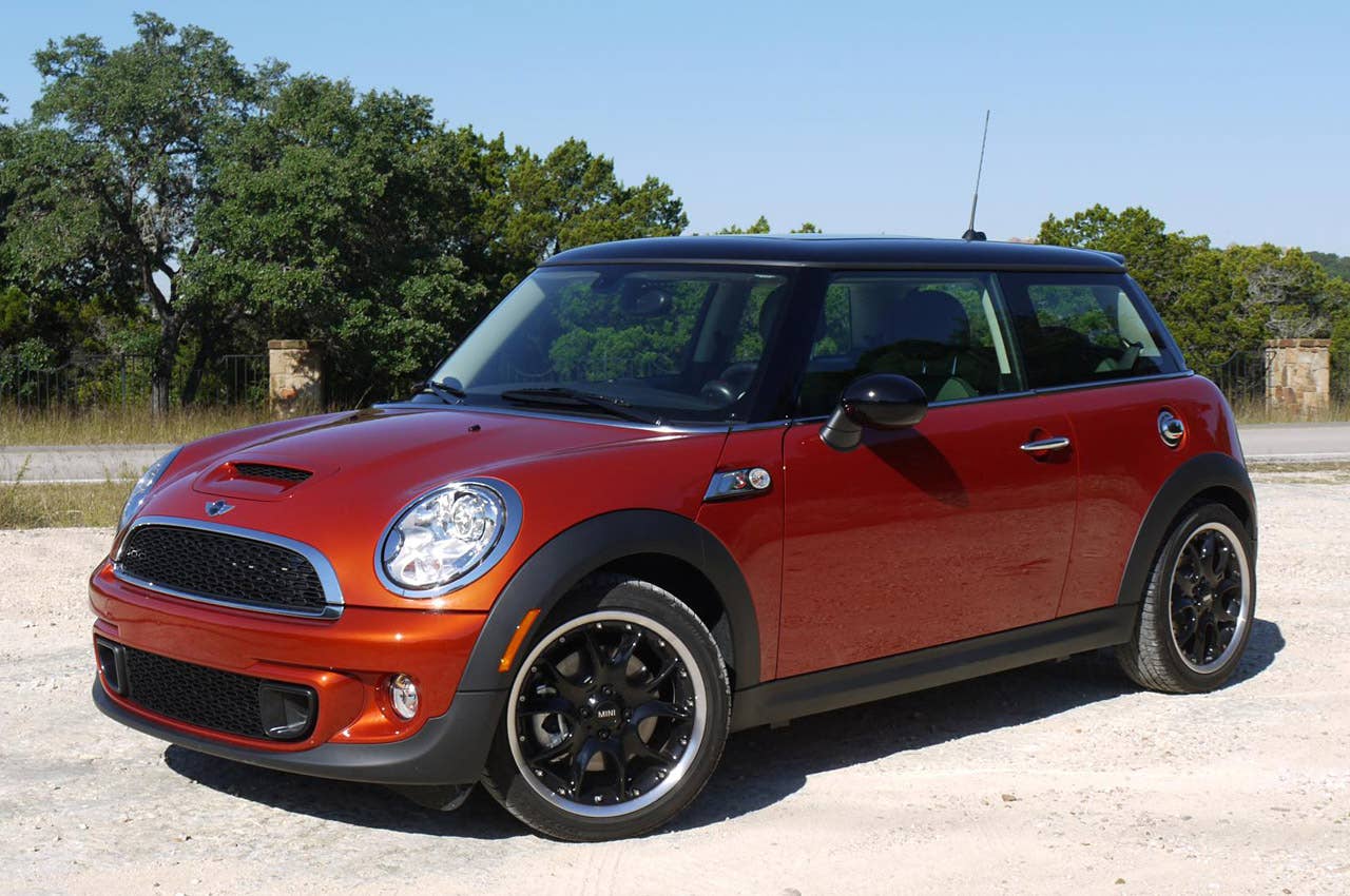 2011 Mini Cooper front 3/4 view