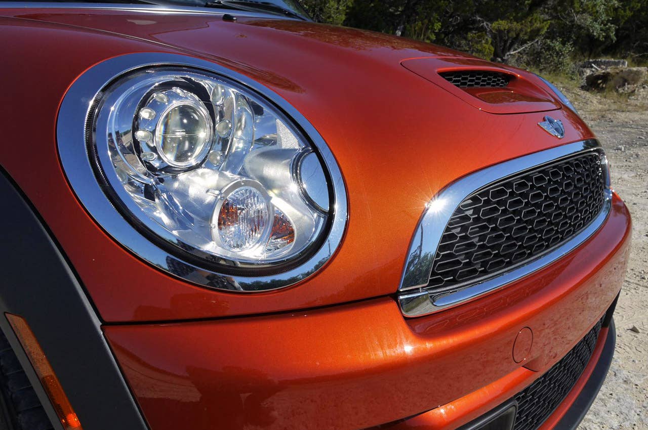2011 Mini Cooper front detail
